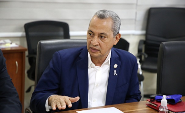 Diputado apoya solicitud de más presupuesto de la Procuradora imagen