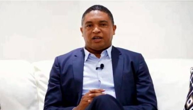 Senador Lorenzo pide haitianos presenten RD tarjeta vacunación imagen