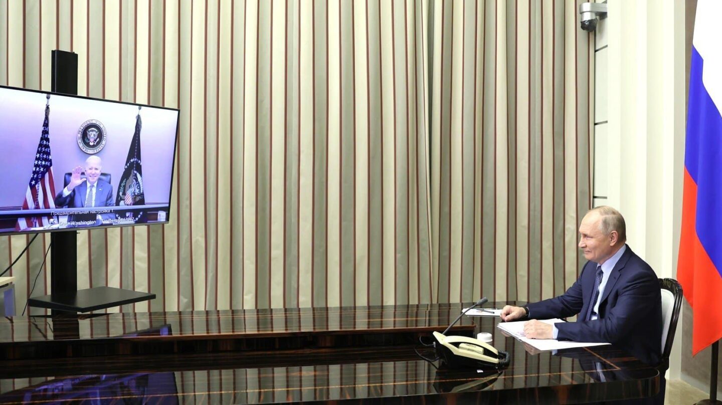 EEUU: Biden amenaza a Putin con «fuertes medidas» si ataca Ucrania imagen