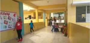 Lanzan bomba fabricación casera en escuela; dos niños afectados