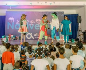 Altice celebra «navivelada» con niños de San Pedro Macorís