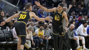 Warriors acaparan comentarios al romper racha de Suns en la NBA