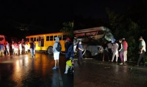 LA ALTAGRACIA: Un muerto y 14 heridos al chocar 4 autobuses
