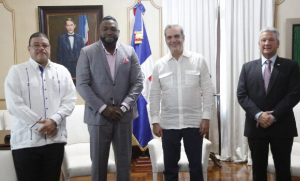 Presidente dominicano recibe a David Ortiz en el Palacio Nacional