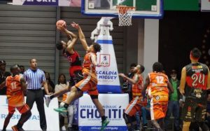 Club Centro triunfa en serie final en torneo basket superior Higüey