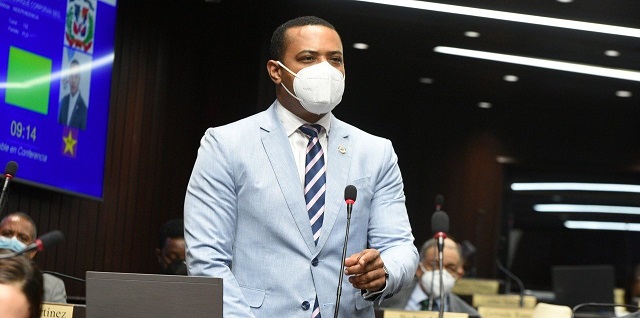 Diputado PLD favorece retiro de fideicomiso para Punta Catalina imagen