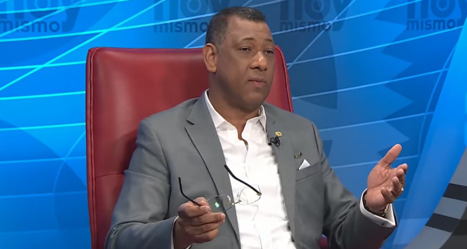 Gobierno RD otorgará estatus legal a haitianos, dice Migración imagen