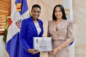 Legendaria atleta cubana Mireya Luis recibe nacionalidad de la RD