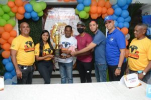 Gabriel Michell conquista torneo nacional de dominó en La Vega
