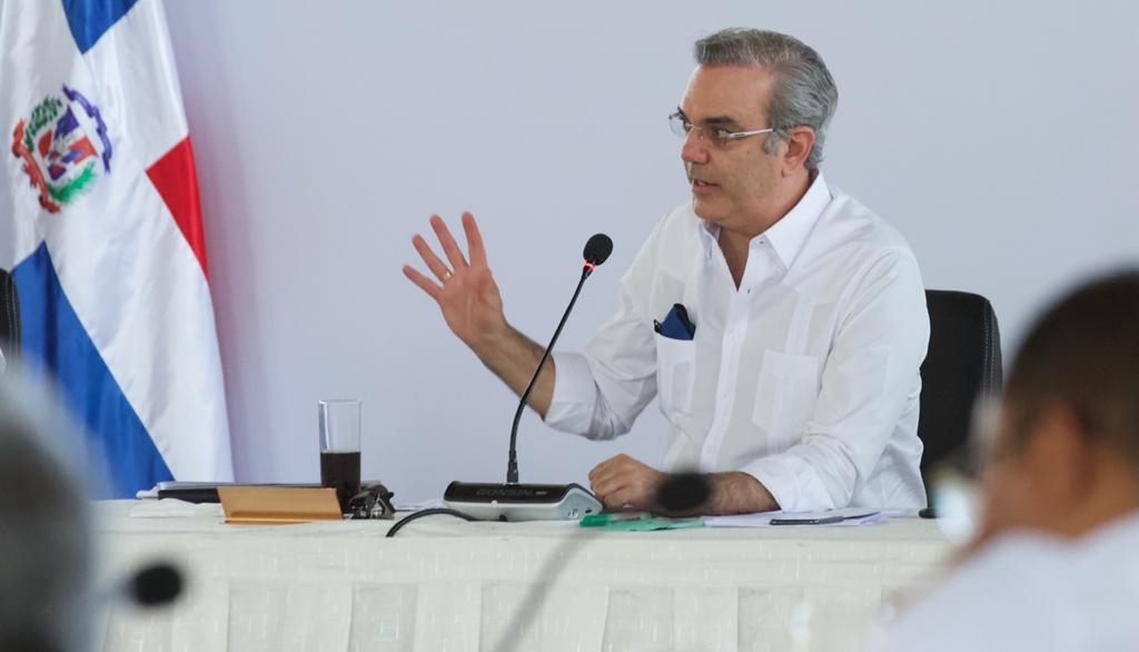Abinader retoma ritmo de trabajo; convoca ministros y gobernadoras imagen