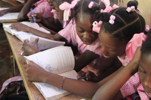 Reabre liceo de Haití a tres años de masacre de bandas armadas