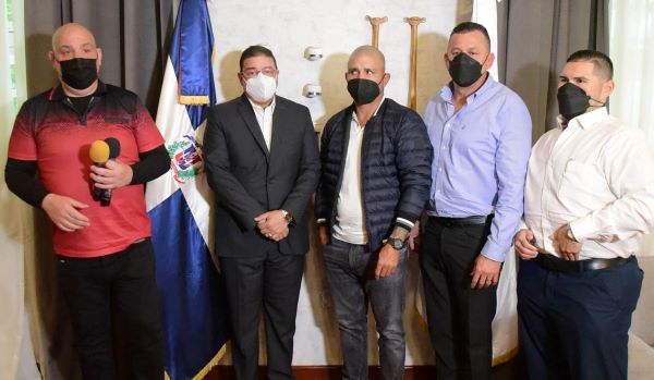 Ministro de Deportes apoya las carteleras boxeo de Miguel Cotto imagen