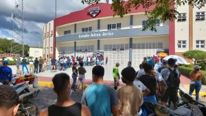 Militar hiere de bala a fanático en las afueras estadio Julián Javier