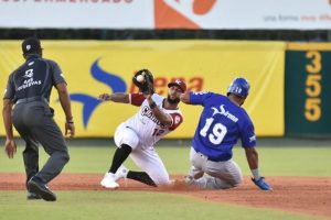 Tigres del Licey y Gigantes Cibao se fortalecen para beisbol de RD