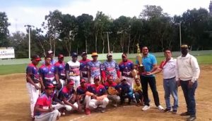 Los Rieles se coronan campeones del torneo de softbol de La Vega