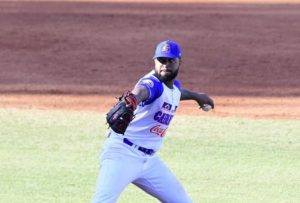 Dominicano Elniery García conduce a Colombia a final en Serie Caribe