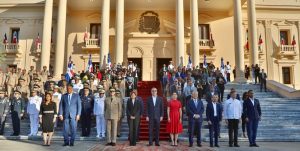 Presidente Luis Abinader rinde honores a la Bandera Nacional