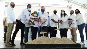 AZUA: El Gobierno deja iniciada construcción de obras millonarias