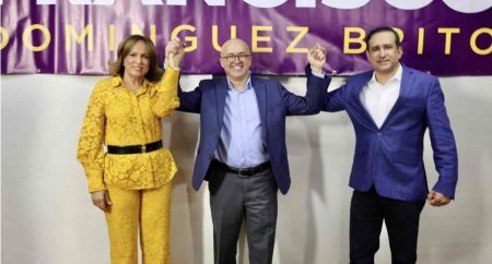 Domínguez Brito presenta equipo de dirección de su campaña