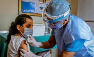 Vacunación covid niños 5-11 años será en las escuelas, dice el MSP