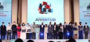Entregan Premio Nacional de la Juventud 2022 a 14 jóvenes de RD