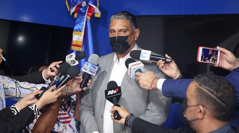 Ministro ve oposición financia las protestas para alterar paz pública imagen