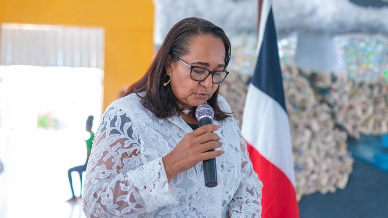 Gobernadora Hato Mayor busca cancelar personal y poner del PRM imagen