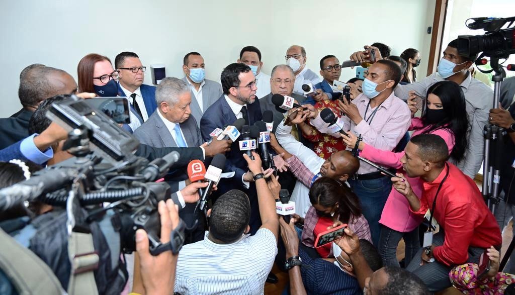 Acusan Gobierno de presionar a alcaldes para que pasen al PRM imagen