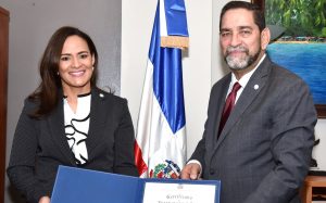 NY: Consulado reconoce periodista dominicana Esperanza Ceballos