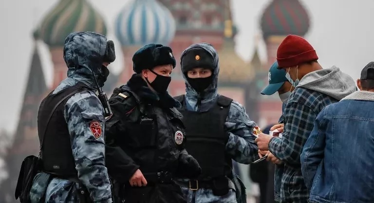 Ucrania pide a sus ciudadanos salgan inmediatamente de Rusia