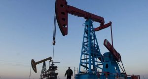 Tensión Ucrania eleva a US$96 precio barril petróleo en Europa