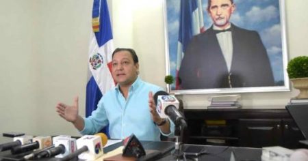 Abel Martínez pide a Gobierno RD desista carnetización haitianos