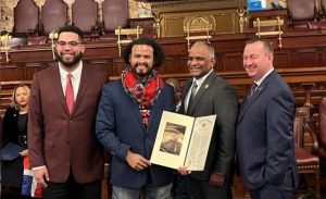 Capitolio Pennsylvania reconoce caricaturista criollo Alani Jiménez