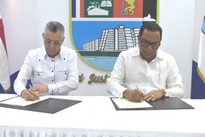 Firman acuerdo para fortalecer biblioteca pública en Villa Duarte