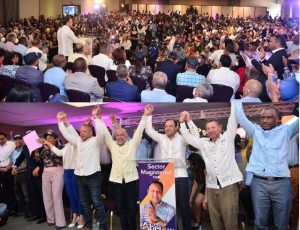 Numerosos docentes apoyan en masa proyecto de Abel Martínez Numerosos docentes apoyan en masa proyecto de Abel Martínez