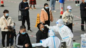 China lucha contra el peor brote covid-19 de los últimos dos años