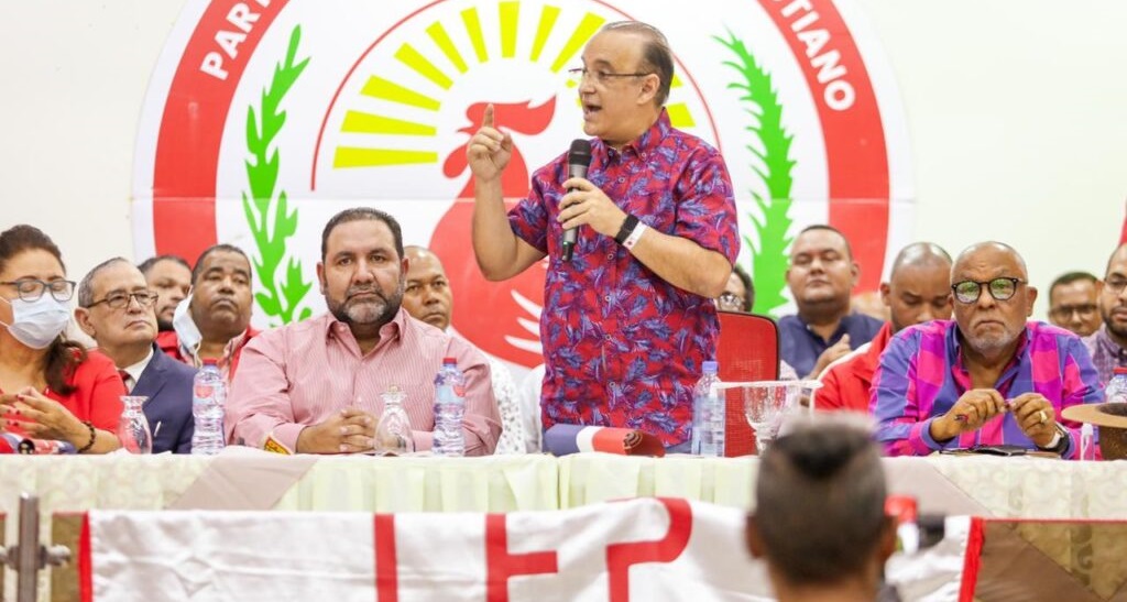 Antún ve endeudamiento excesivo y migración están copando a RD imagen