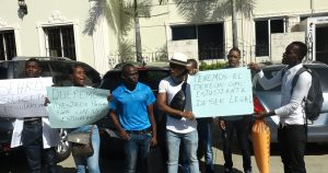 Estudiantes haitianos piden a RD devolución pasaportes retenidos