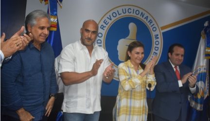 PRM juramenta al dirigente reformista Homero González