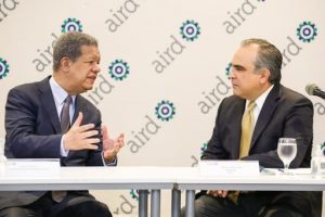 Leonel sostiene encuentro con empresarios de la AIRD