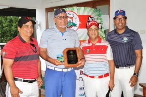 Reconocen a Rafael Villalona  por sus aportes al golf de la RD