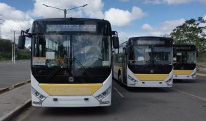 Apedrean siete autobuses nuevo corredor de la Charles de Gaulle