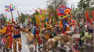 Realizan con éxito el desfile final del Carnaval de Santiago 2022