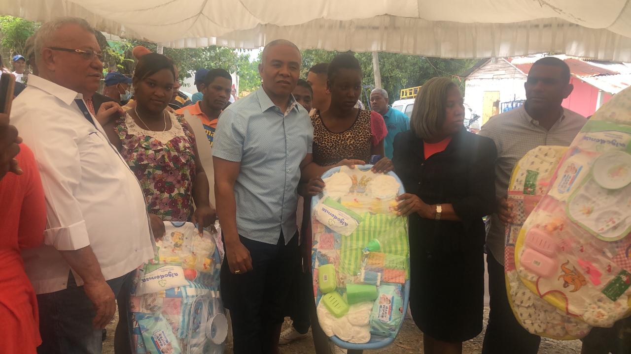 SDN: Exalcalde y diputada encabezan operativo alimentos y medicinas imagen