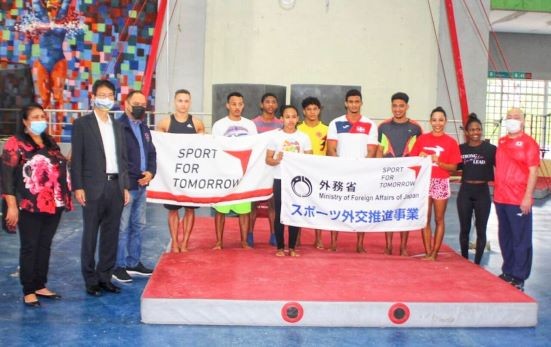 Embajada de Japón dona equipos a la Federación de Gimnasia de RD imagen