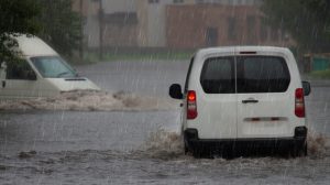 Lluvias desplazan a 215 personas, afectan 43 casas y 12 acueductos