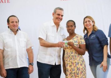 Presidente supervisa entrega de 6700 nuevas tarjetas «Supérate» Presidente supervisa entrega de 6700 nuevas tarjetas «Supérate»