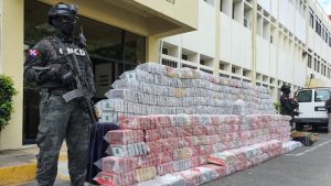 PERAVIA: La DNCD y la Armada ocupan 1.6 toneladas de cocaína