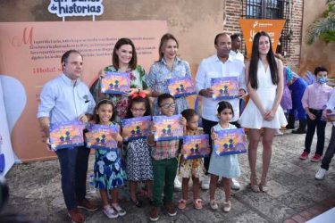 Presentan libro infantil “Un banco de historias”, de Taína Almodóvar