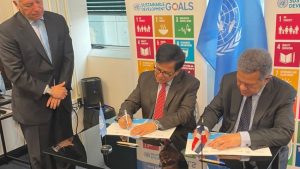 Leonel Fernández firma memorando con un  organismo de Naciones Unidas